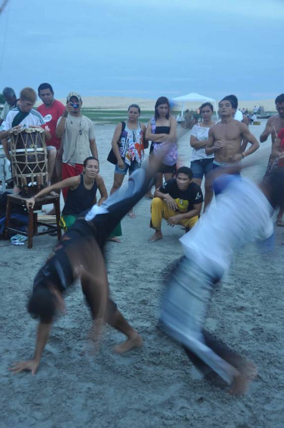 A tradicional roda de capoeira no fim de tarde de Jericoacoara - CE